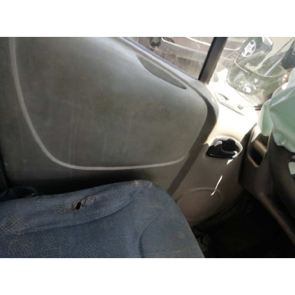 nissan primastar (x83) del año 2004