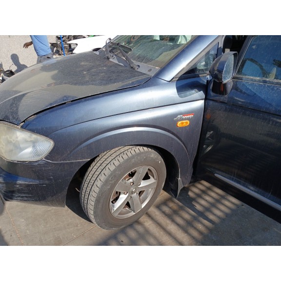 Recambio de aleta delantera izquierda para ssangyong rodius i 2.7 xdi referencia OEM IAM 5181121000  