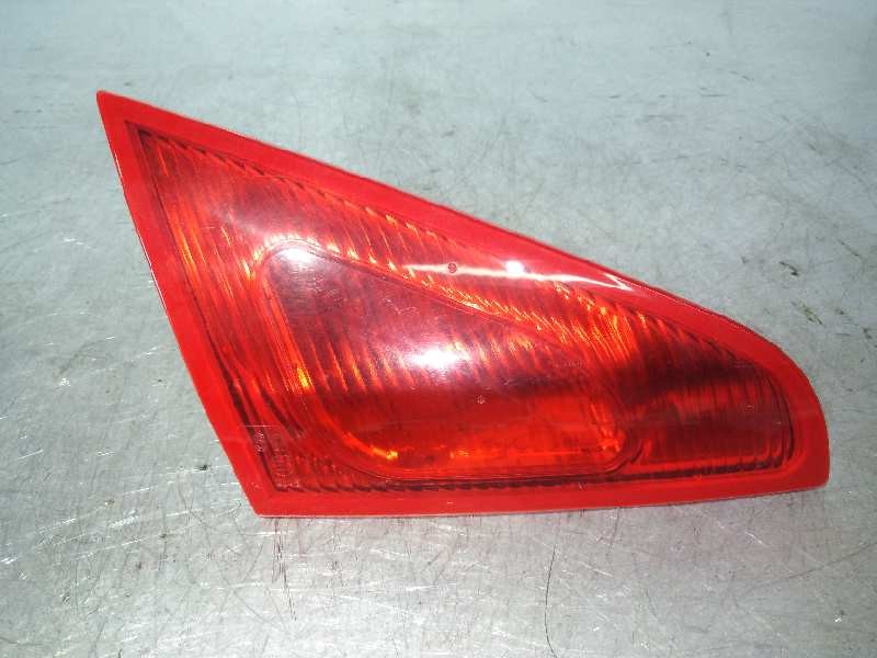 Recambio de piloto trasero izquierdo interior para mitsubishi colt berlina 3 (cz) 1.1 invite referencia OEM IAM MN105623  