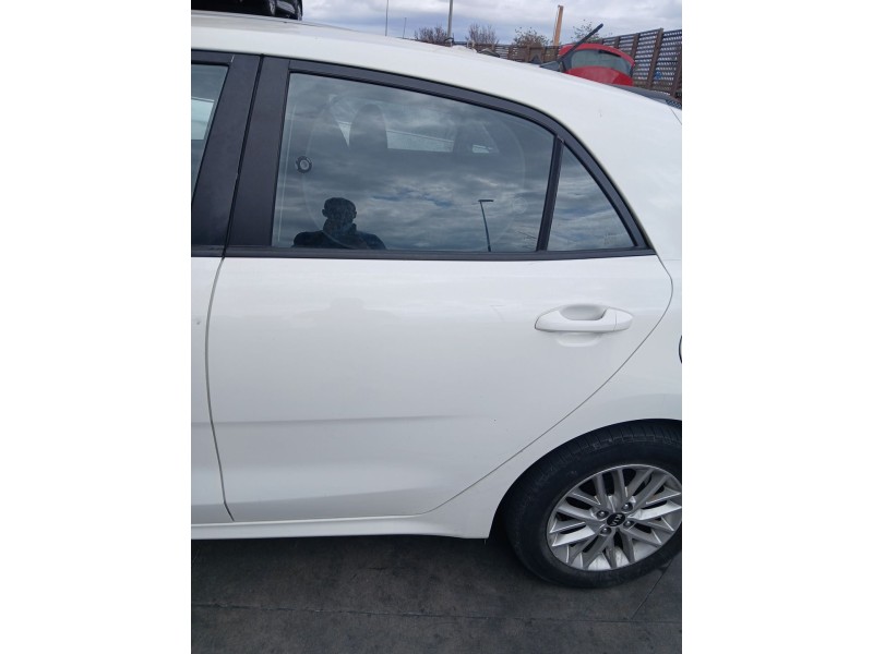 Recambio de puerta trasera izquierda para kia rio iv (yb, sc, fb) 1.4 crdi 90 referencia OEM IAM   