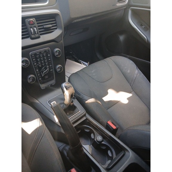 volvo v40 hatchback (525) del año 2015