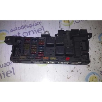 CAJA RELES / FUSIBLES 8678449 