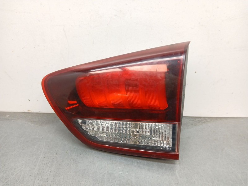 Recambio de piloto trasero derecho interior para kia carens iv 1.7 crdi referencia OEM IAM 92404A4500  