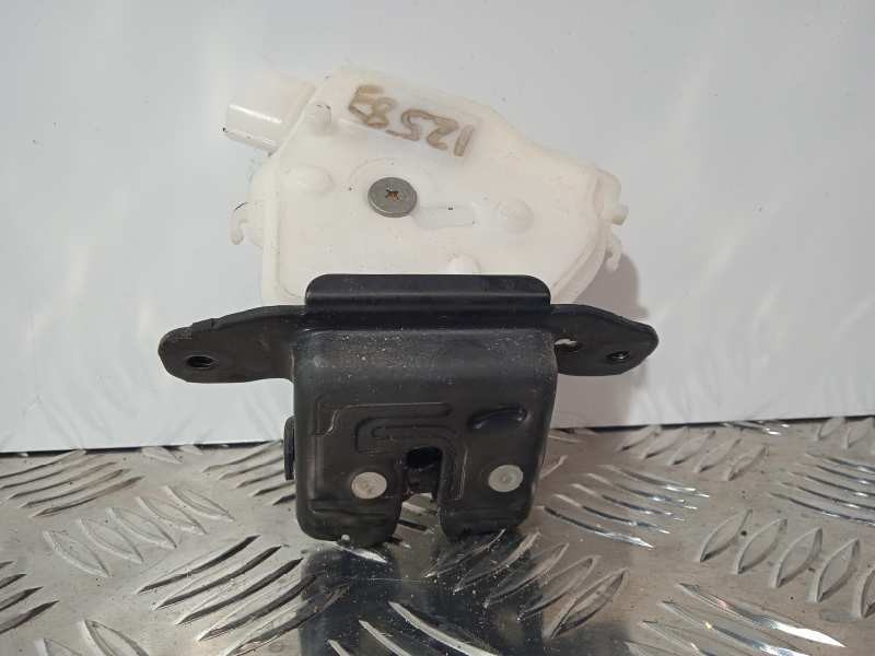 Recambio de cerradura maletero / porton para toyota yaris hybrid active referencia OEM IAM 6935002090 3 PINES 