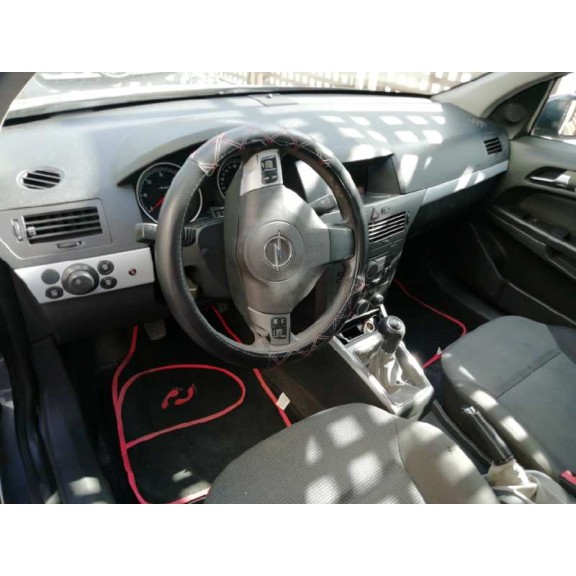 opel astra h berlina del año 2004