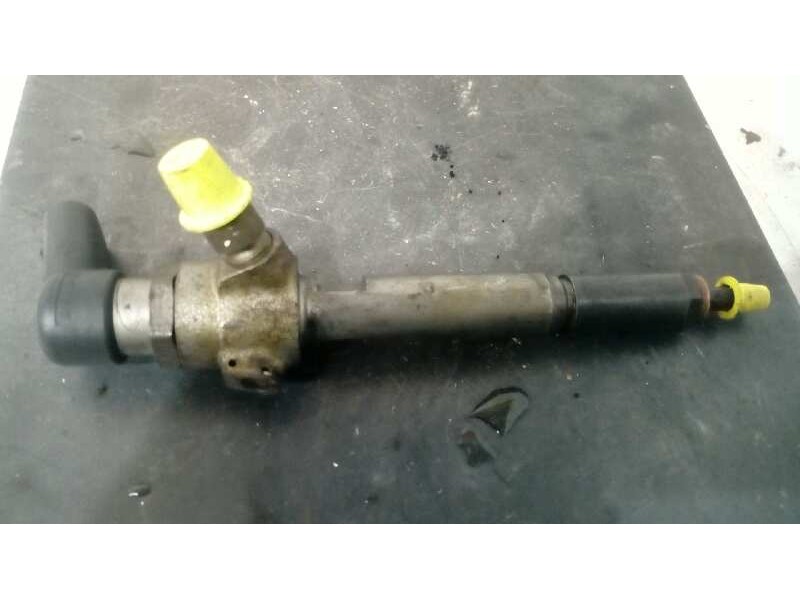 Recambio de inyector para renault scenic iii family edition referencia OEM IAM 820038253 K9K832 