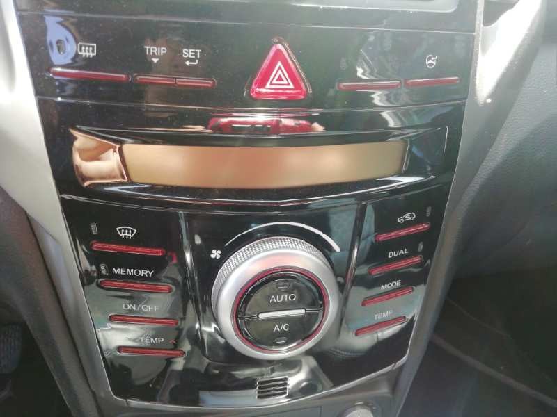 Recambio de mando climatizador para ssangyong tivoli limited 4x2 referencia OEM IAM 6872035000  
