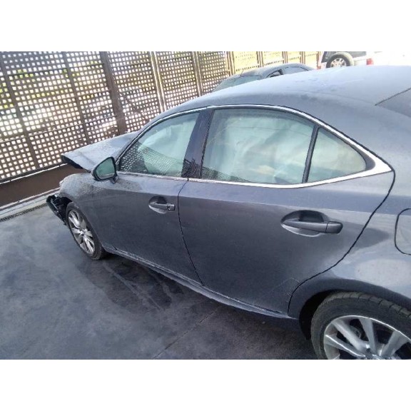 lexus is del año 2015