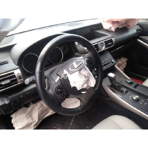 lexus is del año 2015