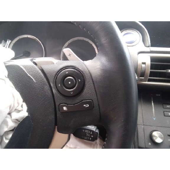 lexus is del año 2015