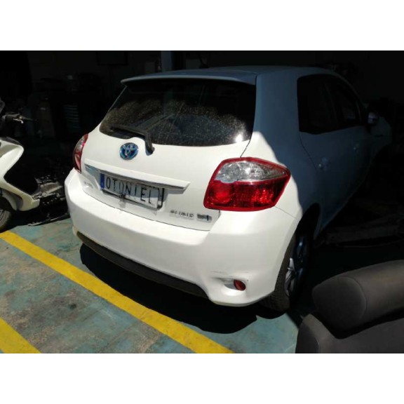 toyota auris del año 2012