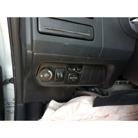 toyota auris del año 2012