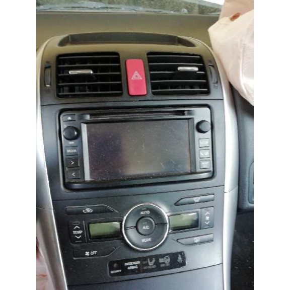 toyota auris del año 2012