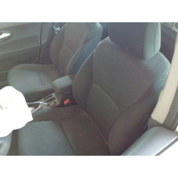 toyota auris del año 2012