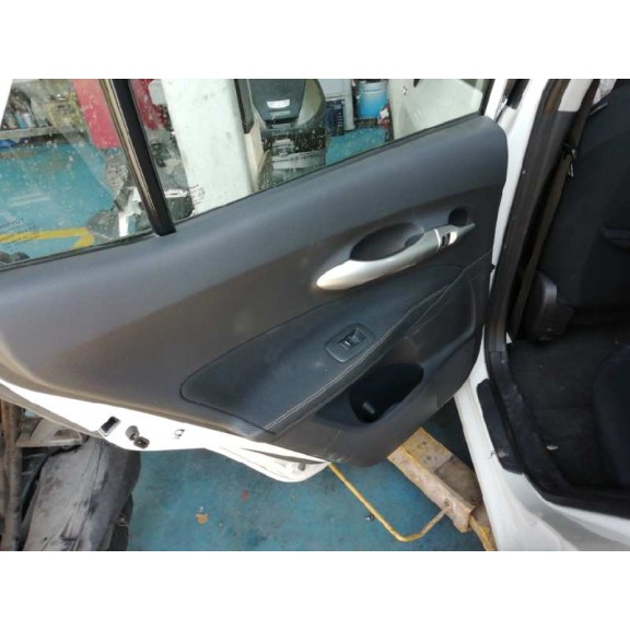 toyota auris del año 2012