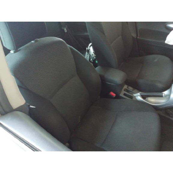 toyota auris del año 2012