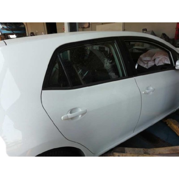 toyota auris del año 2012