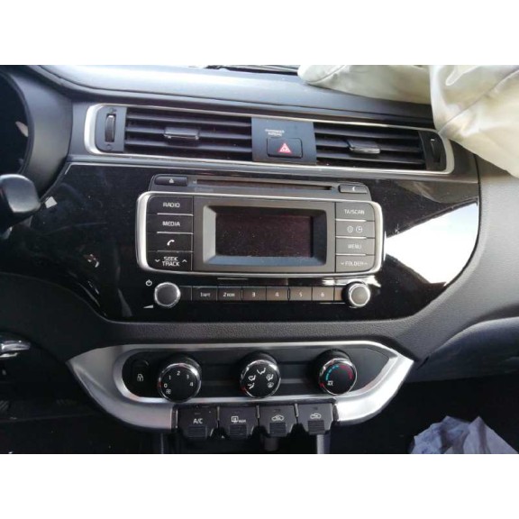 kia rio del año 2015