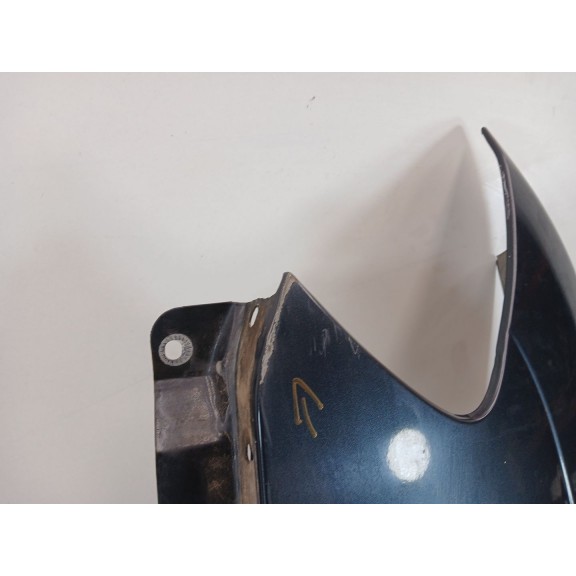 Recambio de aleta delantera izquierda para ssangyong rodius i 2.7 xdi referencia OEM IAM 5181121000  