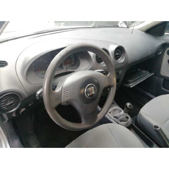 seat ibiza (6l1) del año 2002