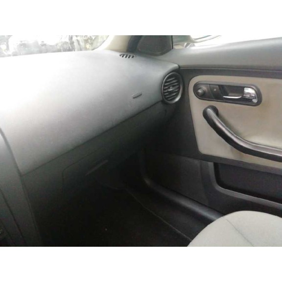 seat ibiza (6l1) del año 2002