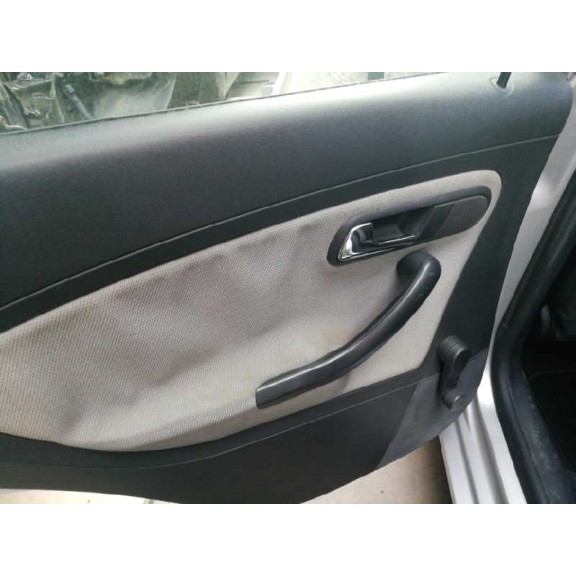 seat ibiza (6l1) del año 2002