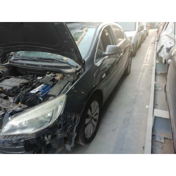 opel astra j lim. del año 2011