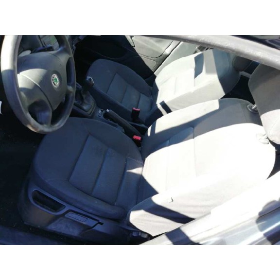 skoda octavia berlina (1z3) del año 2004