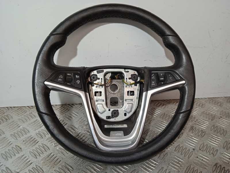 Recambio de volante para opel zafira tourer excellence referencia OEM IAM 13357042 ALGO MARCADO CON MANDOS