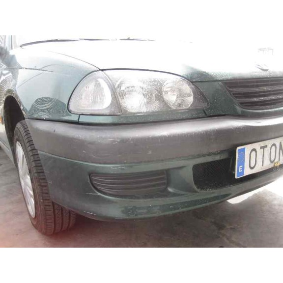 toyota avensis berlina (t 22) del año 1999