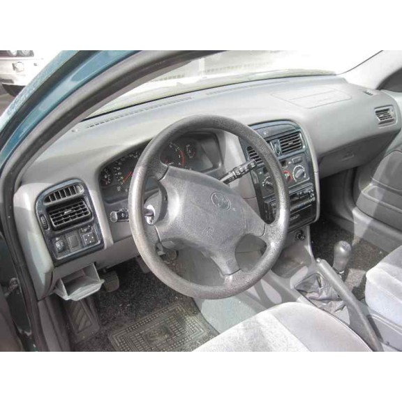 toyota avensis berlina (t 22) del año 1999