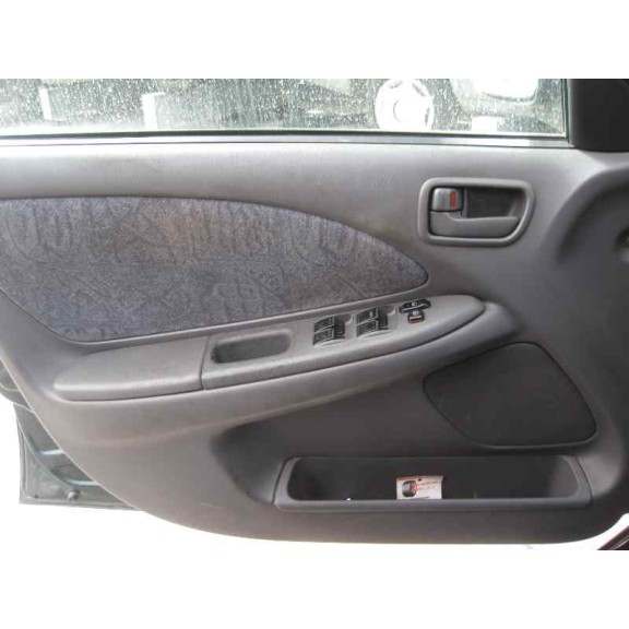 toyota avensis berlina (t 22) del año 1999