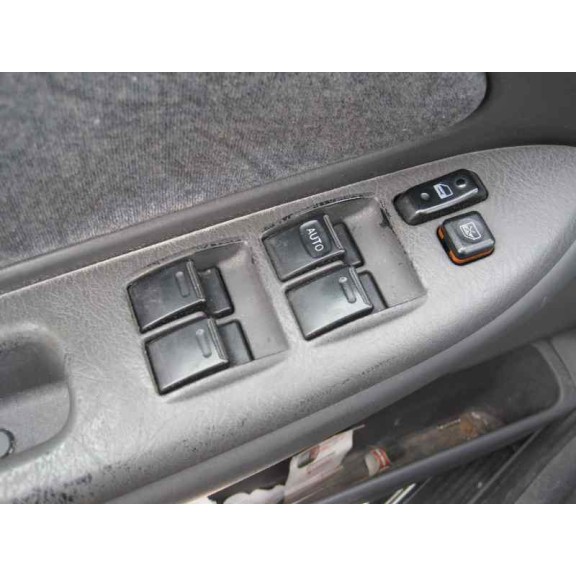 toyota avensis berlina (t 22) del año 1999