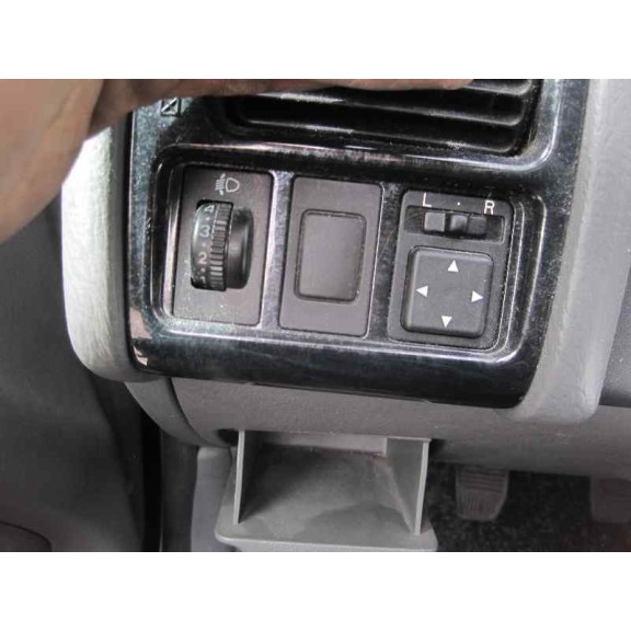 toyota avensis berlina (t 22) del año 1999