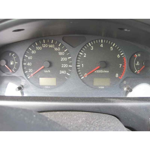 toyota avensis berlina (t 22) del año 1999