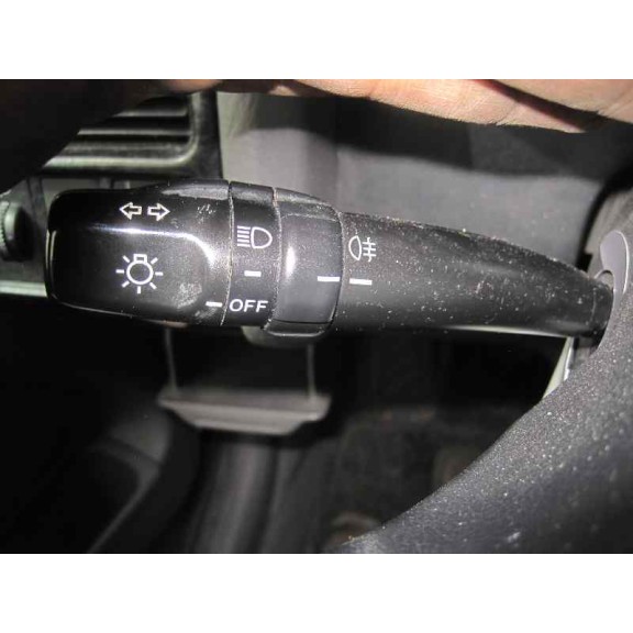 toyota avensis berlina (t 22) del año 1999