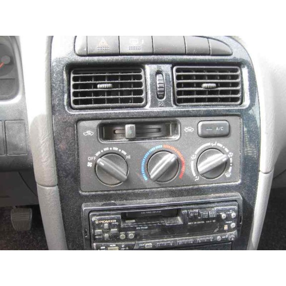 toyota avensis berlina (t 22) del año 1999