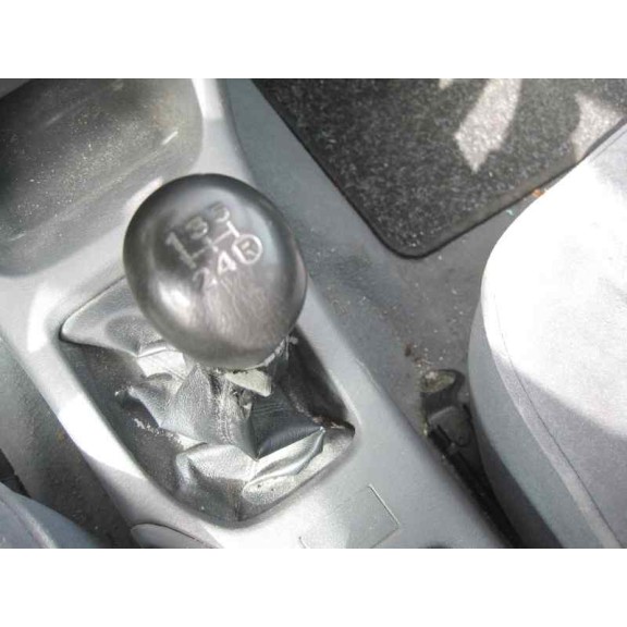 toyota avensis berlina (t 22) del año 1999