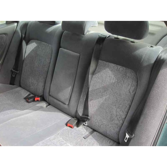 toyota avensis berlina (t 22) del año 1999