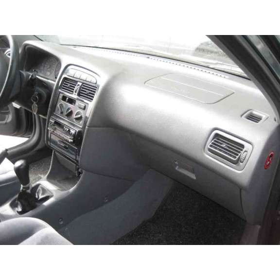 toyota avensis berlina (t 22) del año 1999