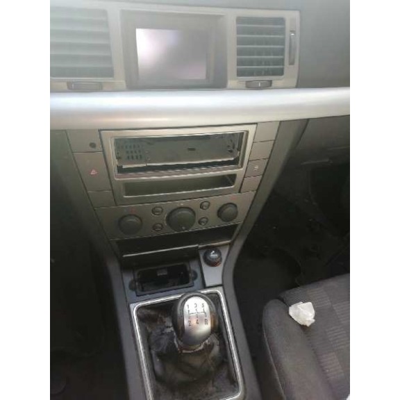 opel vectra c berlina del año 2004