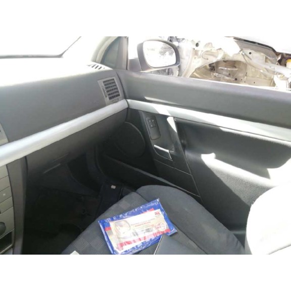 opel vectra c berlina del año 2004