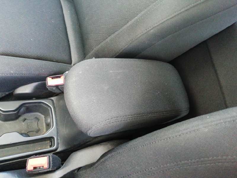 Recambio de apoyabrazos central para jeep renegade sport 4x2 referencia OEM IAM   