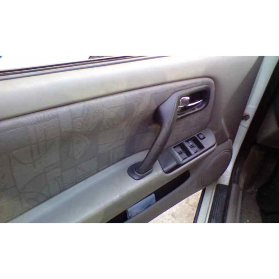 nissan primera berlina (p11) del año 1999