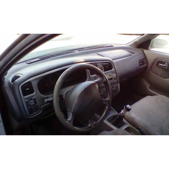 nissan primera berlina (p11) del año 1999