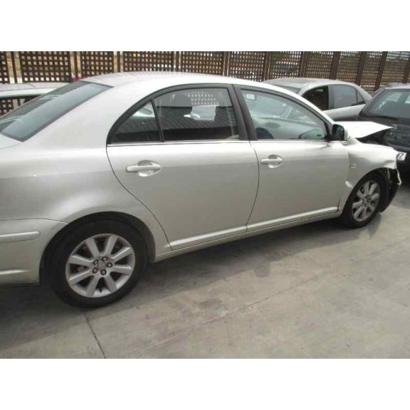 toyota avensis berlina (t25) del año 2004