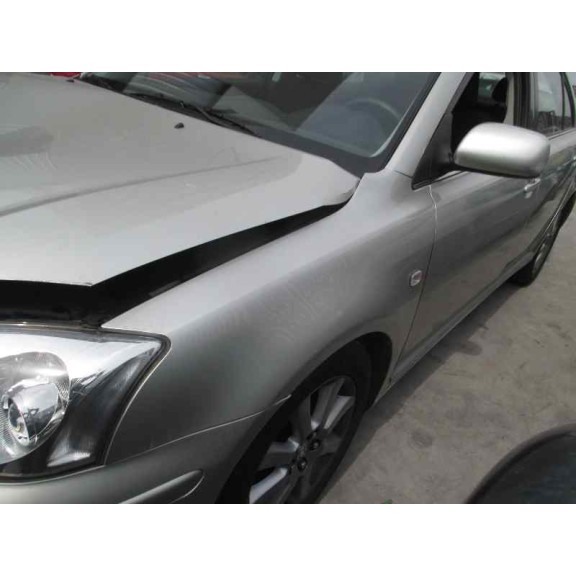 toyota avensis berlina (t25) del año 2004