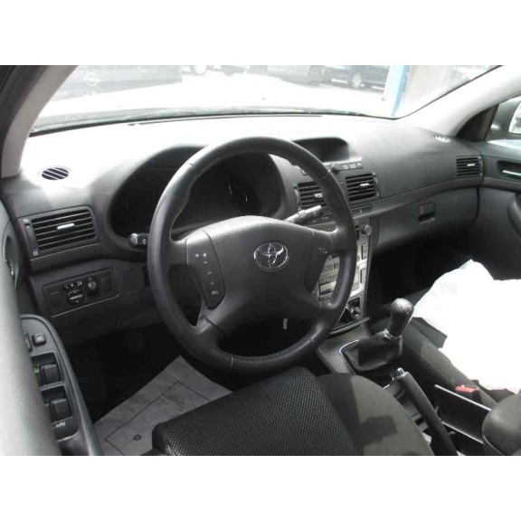 toyota avensis berlina (t25) del año 2004