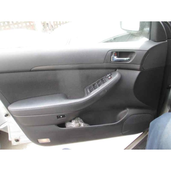 toyota avensis berlina (t25) del año 2004