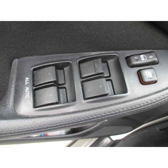 toyota avensis berlina (t25) del año 2004